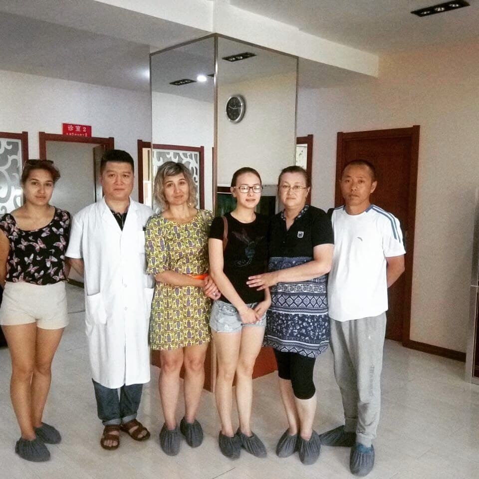 Пациенты и сотрудники клиники «Цюань Юй»